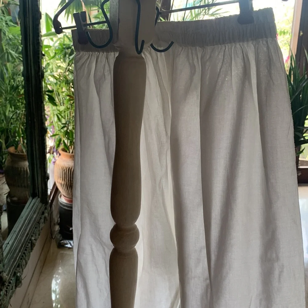 White Pakistani style salwar. Size L. Dainty lace bottoms. - Picture 3 of 3